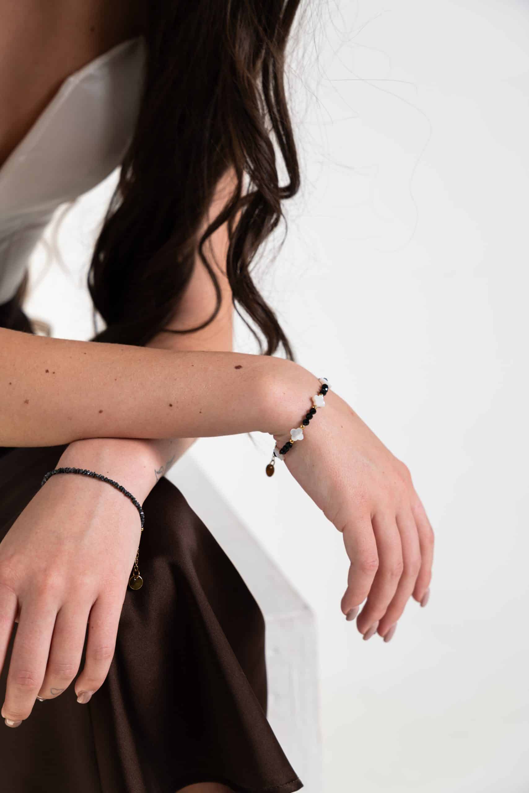 Bracciale a forma di trifoglio con tormalina nera