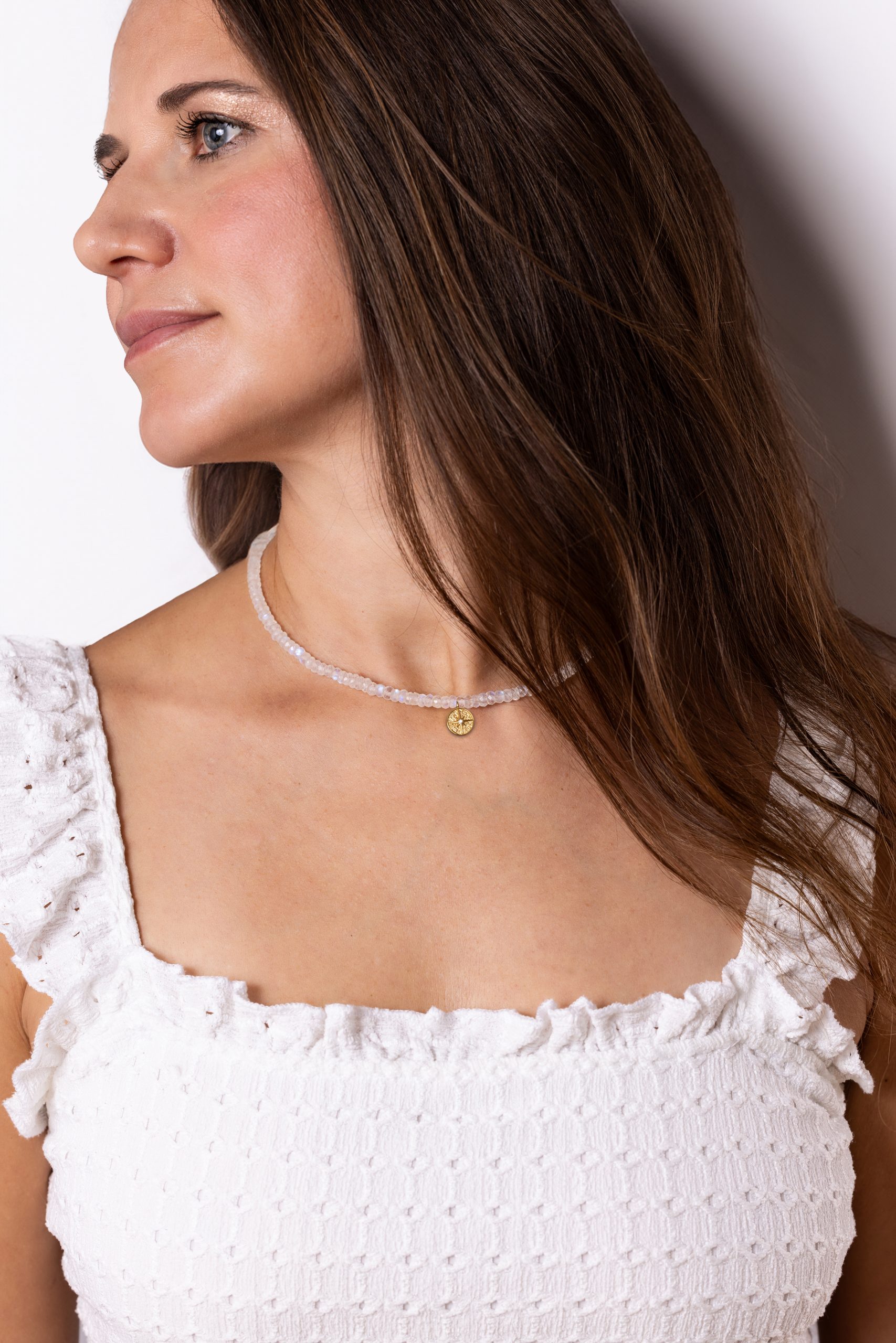 Collier ras du cou en pierre de lune avec étoile polaire